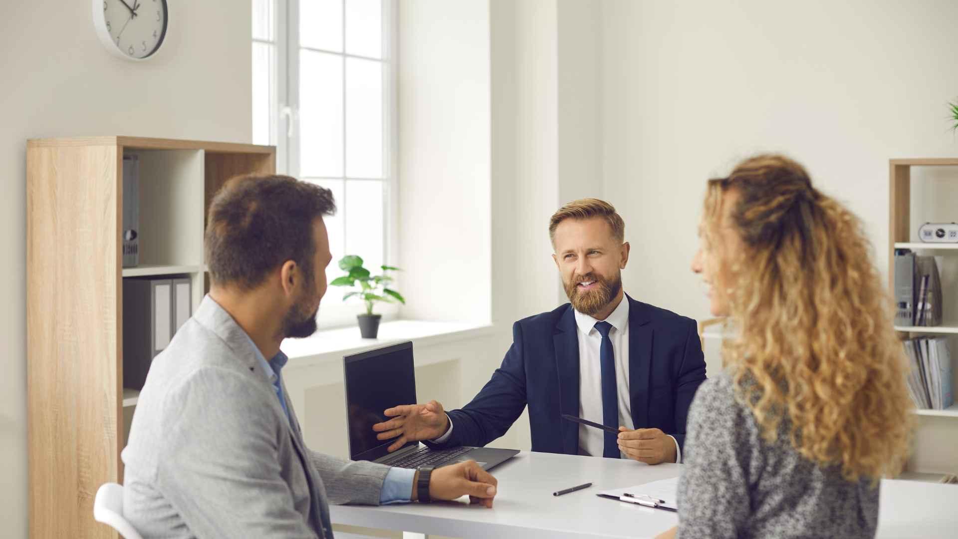 Broker de Seguros: En Qué Fijarte al Elegir Uno
