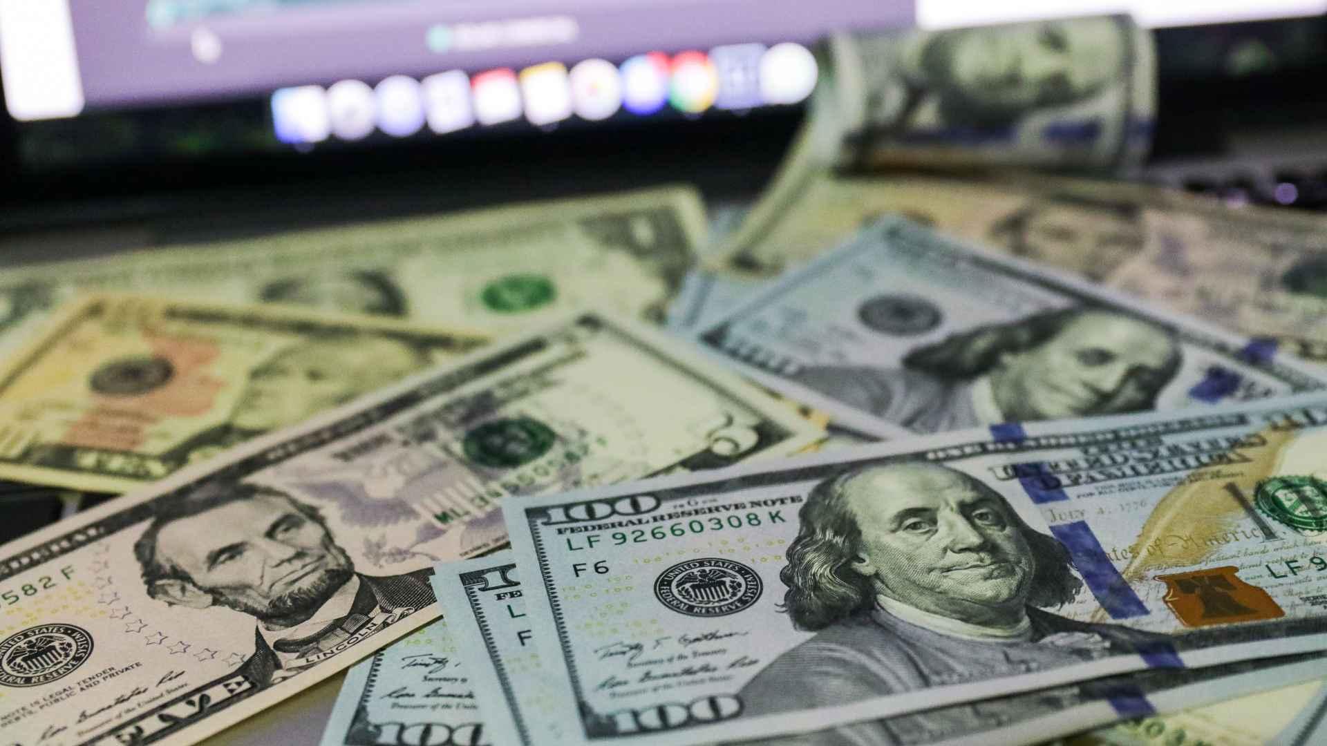 Cómo se Calcula el Precio del Dólar en Perú
