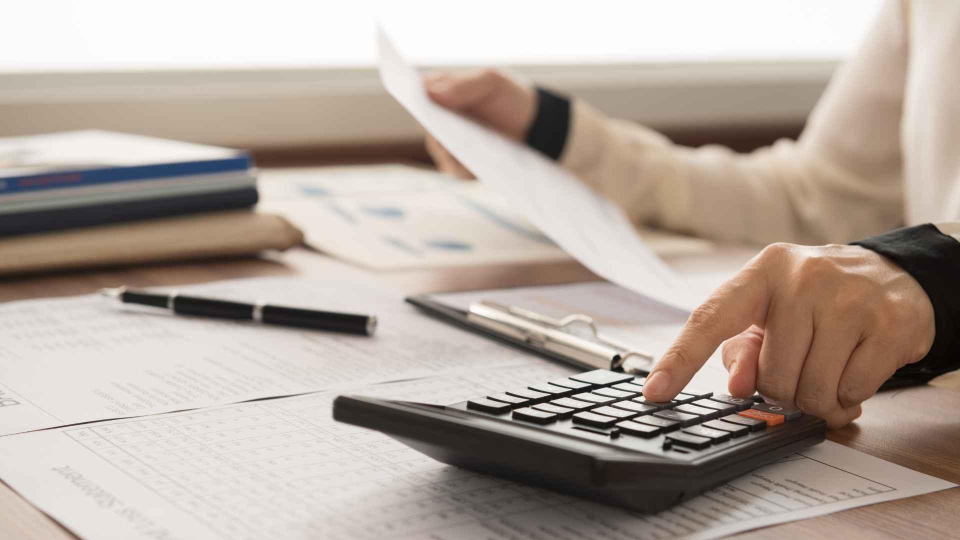 Margen de seguridad Qué es, fórmula y cómo calcularlo para invertir