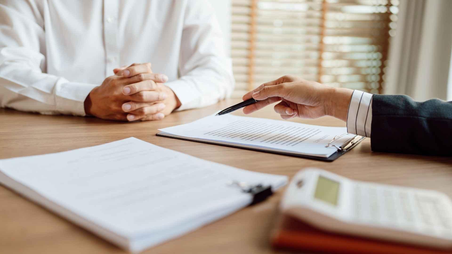 Póliza de Caución: Qué Es y Cómo Funciona