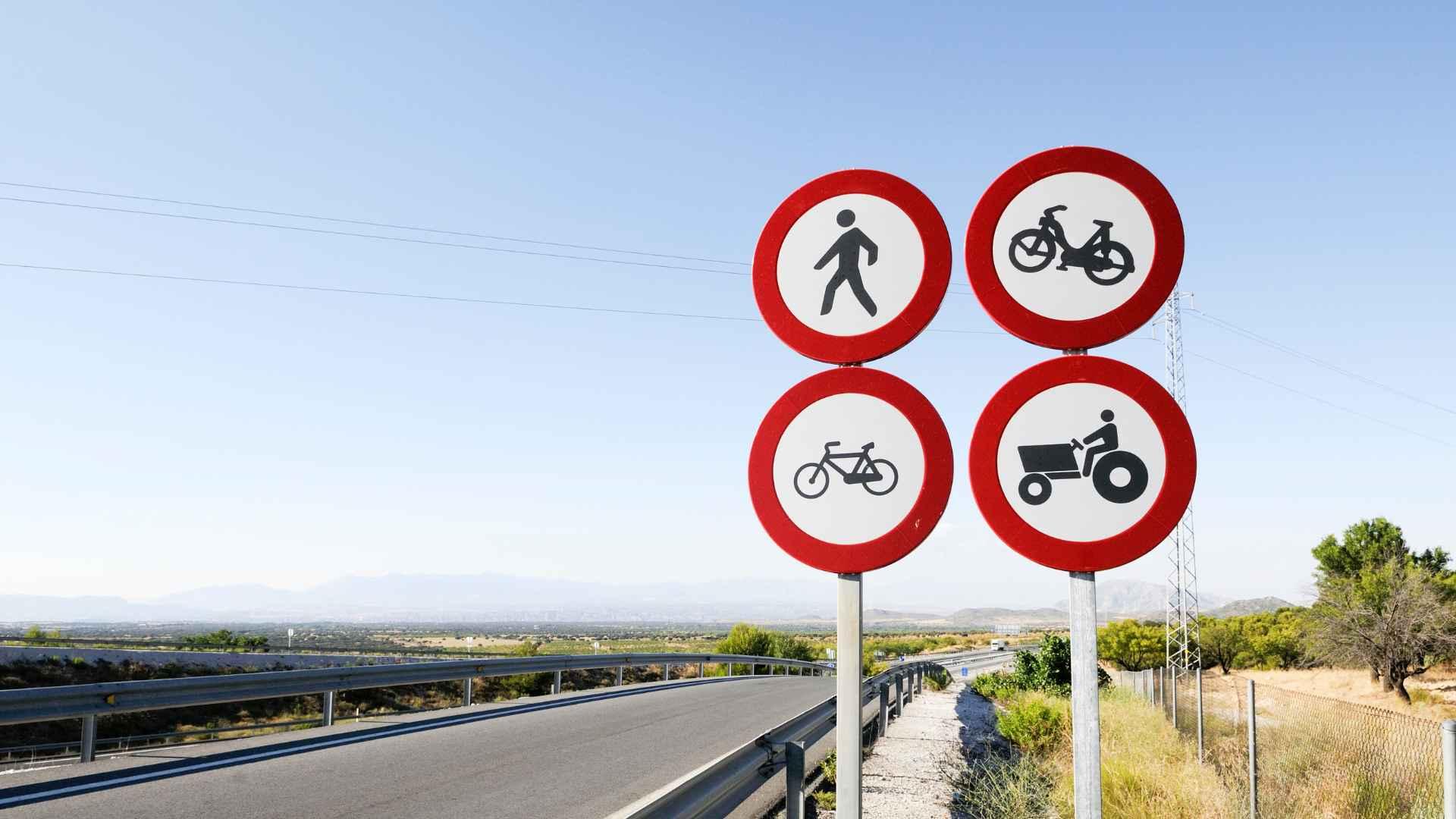 Señales de tránsito preventivas guía completa para conducir seguro