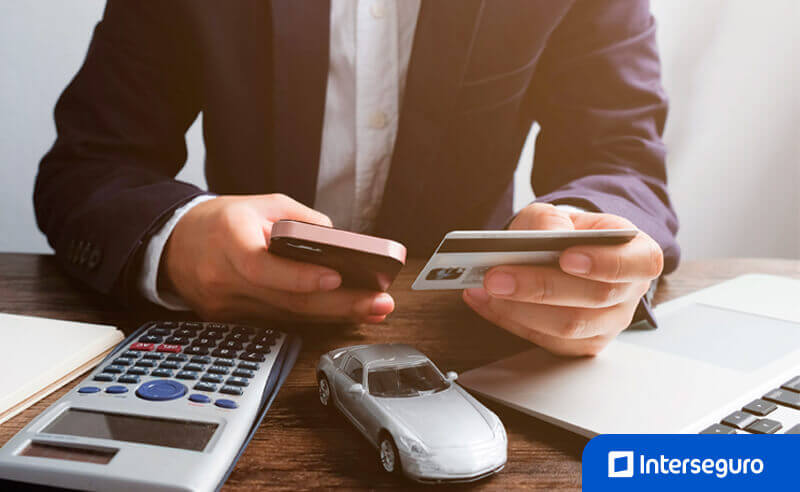 Recomendaciones al comprar una póliza de seguro vehicular
